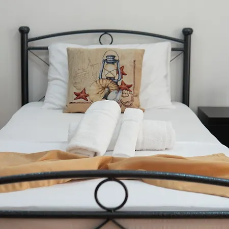 Waterside Apartman *